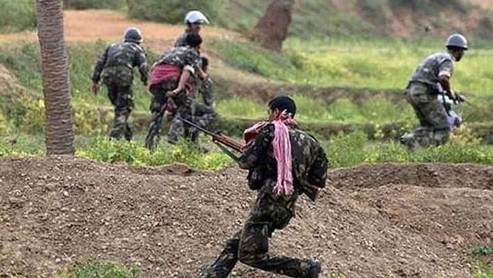 Maharashtra Gadchiroli 4 Naxalites killed in encounter with police in search operation in forest UDT Maharashtra Gadchiroli 4 Naxalites killed in encounter with police in search operation in forest UDT
