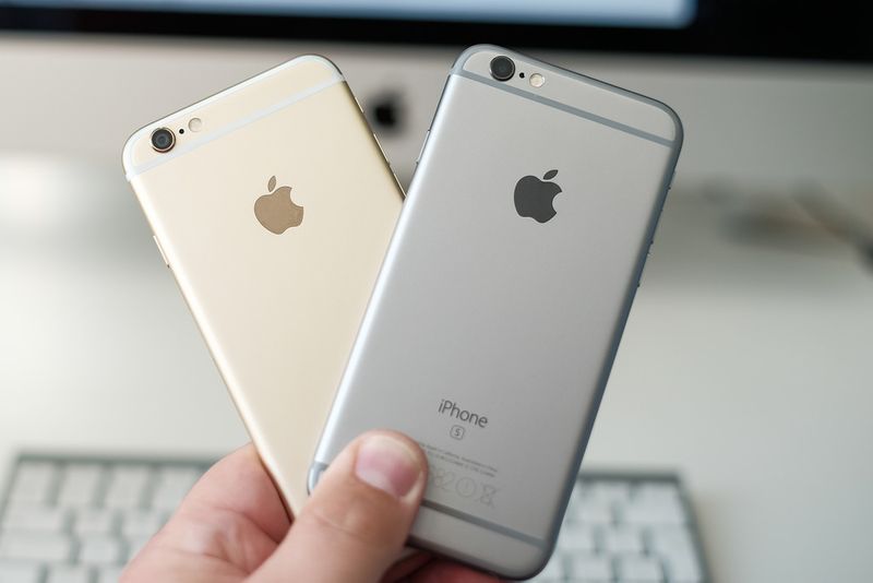 For the first time in the world: Charging port changed and four year old smartphone auctioned for 64 lakhs