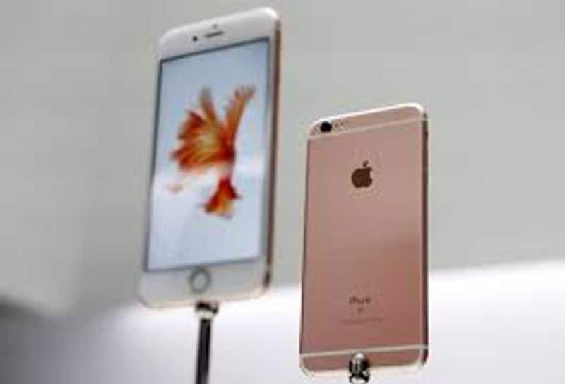 For the first time in the world: Charging port changed and four year old smartphone auctioned for 64 lakhs