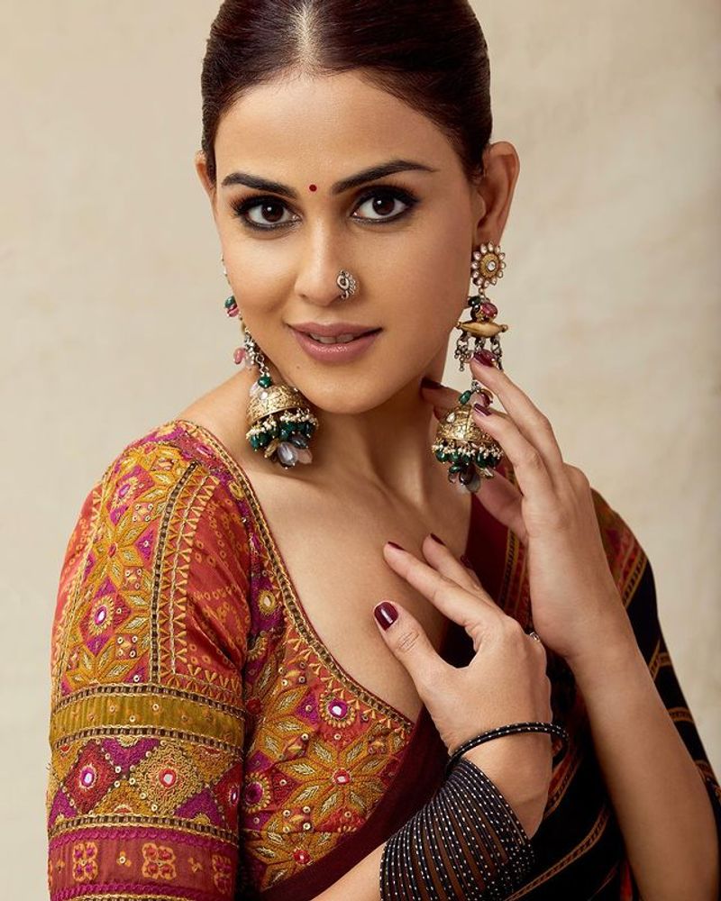 Actress genelia wear low neck blouse and black saree latest photo