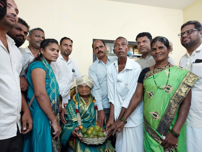 Padma Shri awardee Tulasi Gowda visits Harekala Hajabba School mangaluru mah