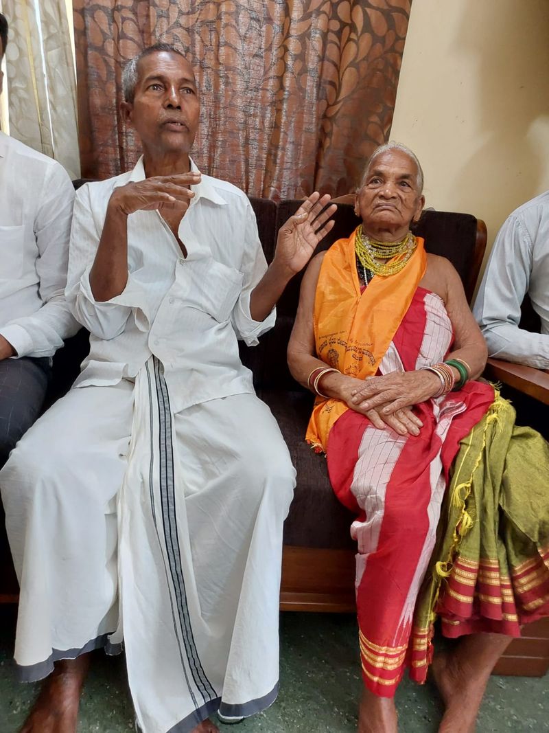 Padma Shri awardee Tulasi Gowda visits Harekala Hajabba School mangaluru mah