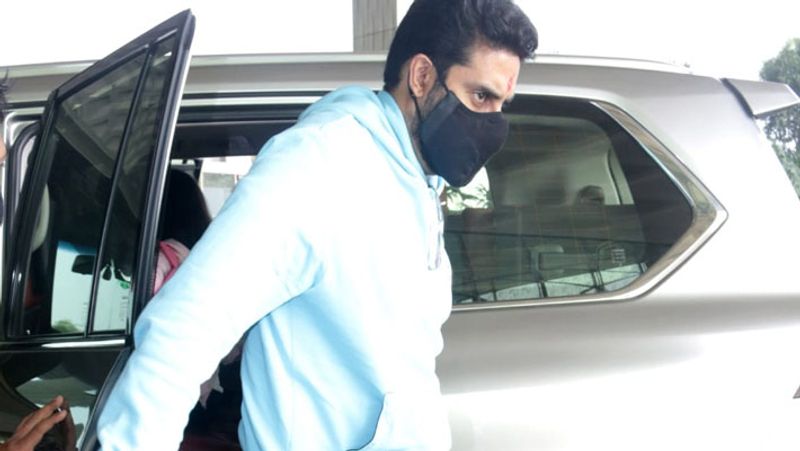 aishwarya rai bachchan abhishek bachchan and aaradhya sports airport they leave for holiday NTP
