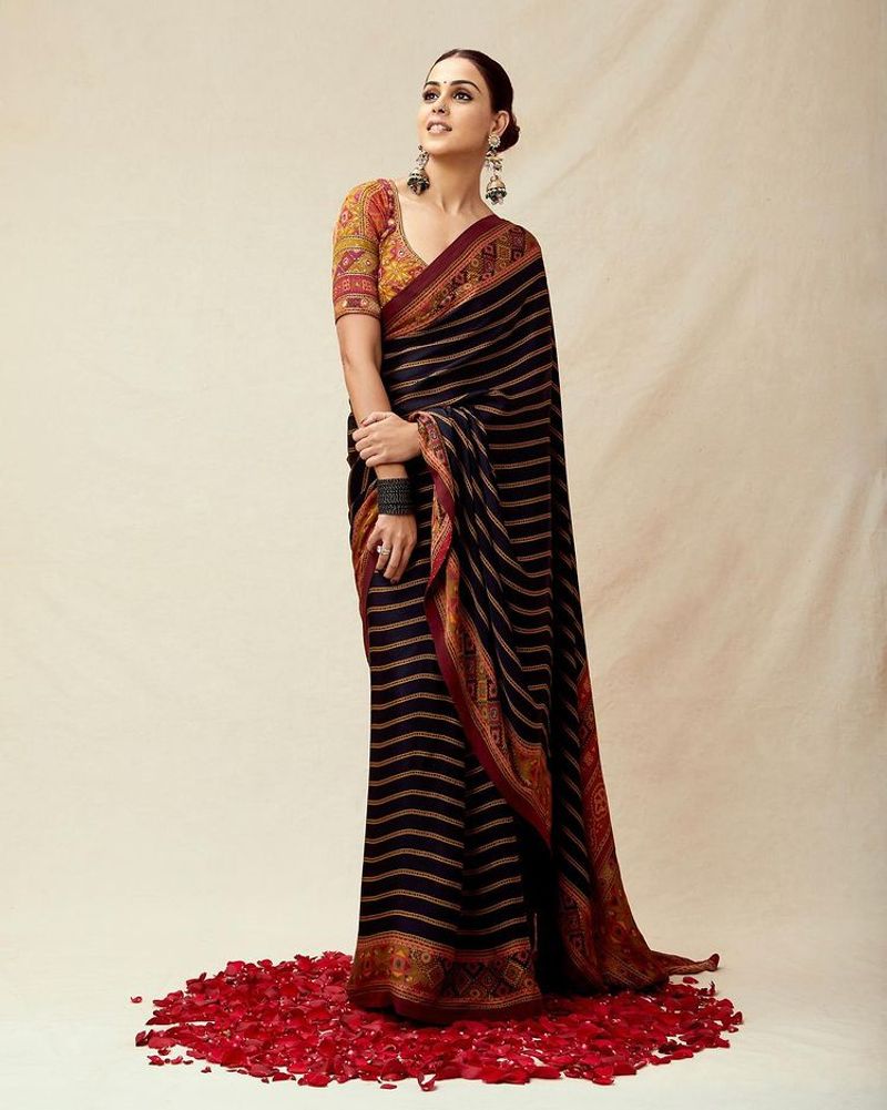 Actress genelia wear low neck blouse and black saree latest photo