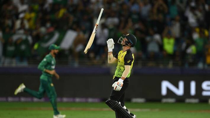 T20 World Cup: That may be the reason David Warner walks back from the crease says Sachin Tendulkar T20 World Cup: That may be the reason David Warner walks back from the crease says Sachin Tendulkar