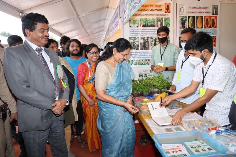 Minister Shobha Karandlaje Visits krishi mela 2021 at Bengaluru rbj