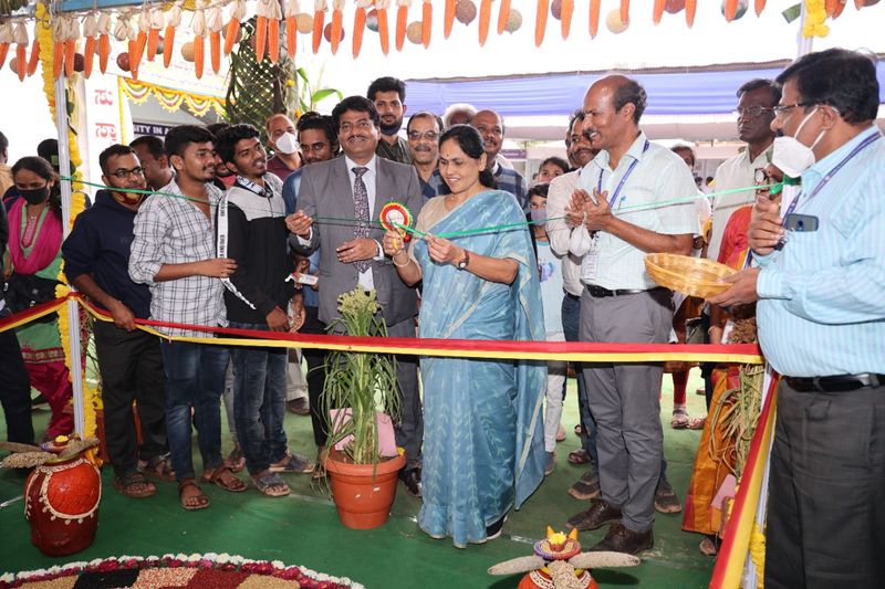 Minister Shobha Karandlaje Visits krishi mela 2021 at Bengaluru rbj