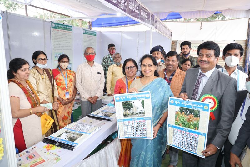 Minister Shobha Karandlaje Visits krishi mela 2021 at Bengaluru rbj