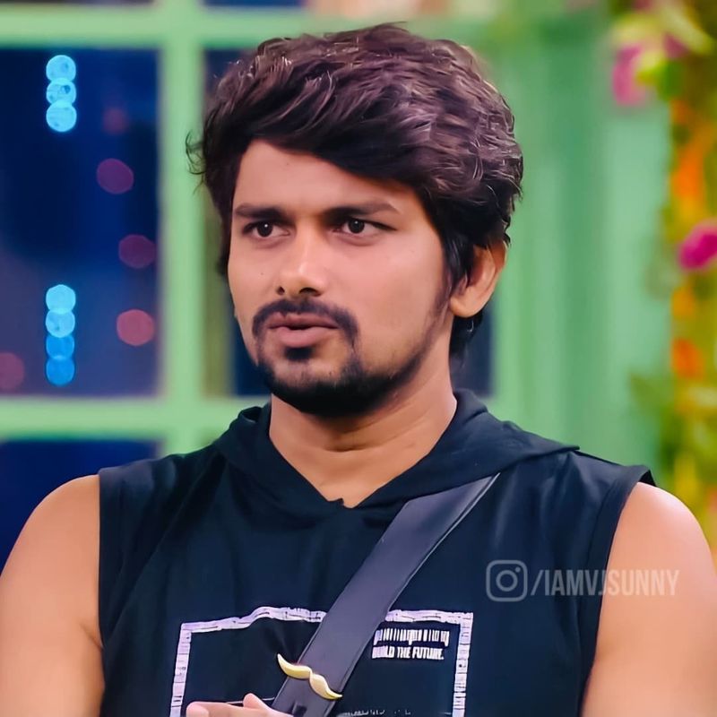 nagarjuna trolled by netizens sunny and shanmukh fans fight in internet