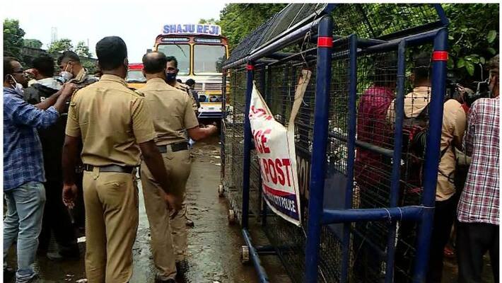 lorry driver died after soil and rocks fell on him in kalamassery lorry driver died after soil and rocks fell on him in kalamassery