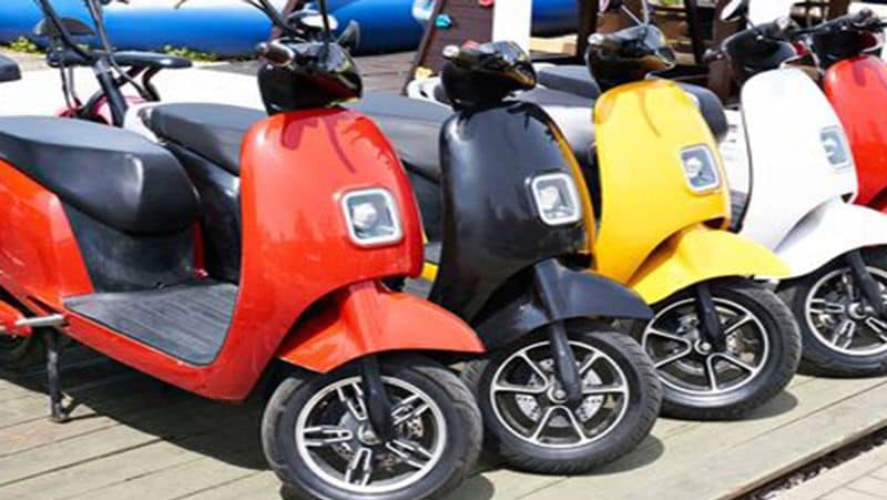 Startup Company Pure EV Launched Cheap Electric Scooter Etrance Neo Electric Scooter Bounce Corbett EV Ather 450X odysse Hawk Plus Auto news rps