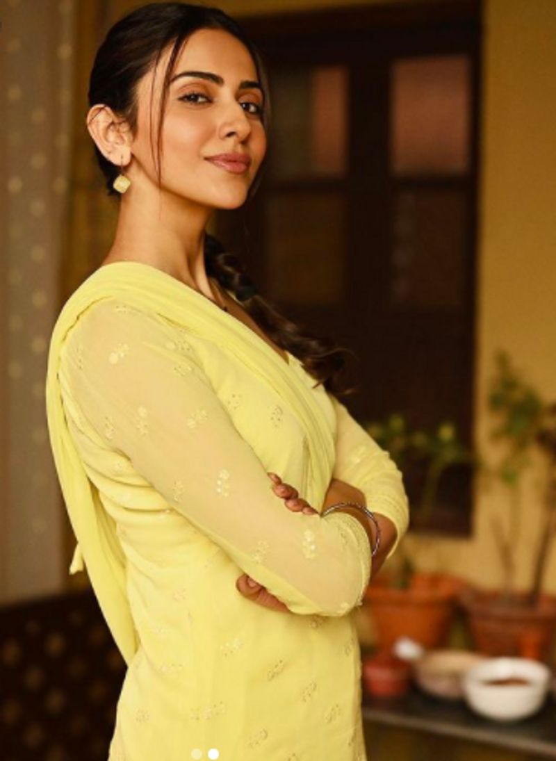 Chhatriwali First Look Rakul Preet Singh as a condom tester dpl