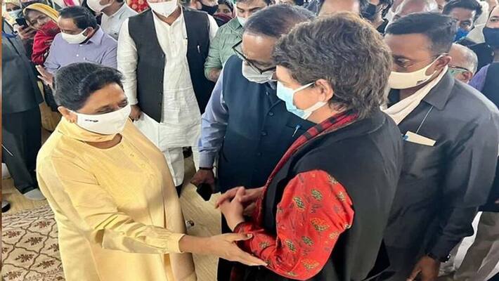 priyanka gandhi reached bsp chief mayawati condolences to her mother death priyanka gandhi reached bsp chief mayawati condolences to her mother death
