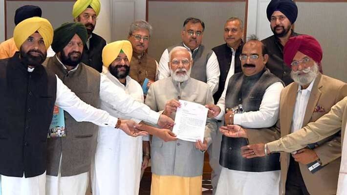 Demand to Reopen Kartarpur Sahib Corridor on Agenda as Punjab BJP Delegation Meets PM Modi pod Demand to Reopen Kartarpur Sahib Corridor on Agenda as Punjab BJP Delegation Meets PM Modi pod