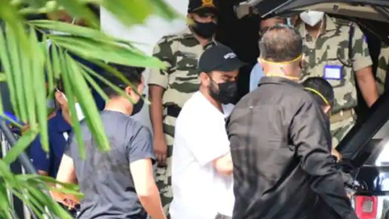 Virat kohli anushka Sharma returned to india with daughter Vamika kpg