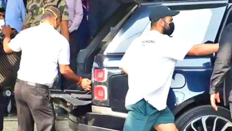 Virat kohli anushka Sharma returned to india with daughter Vamika kpg