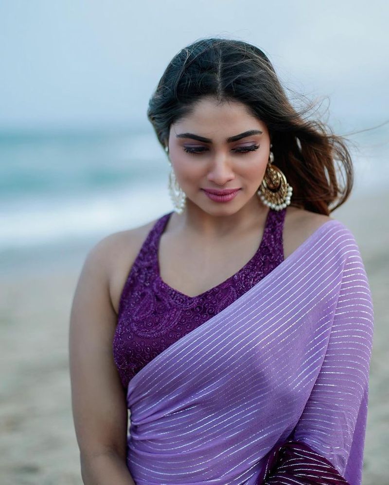 biggboss shivani latest beach photos fire in internet