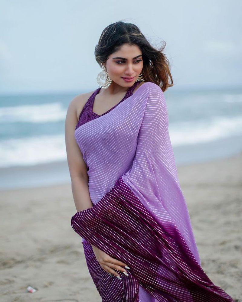 biggboss shivani latest beach photos fire in internet