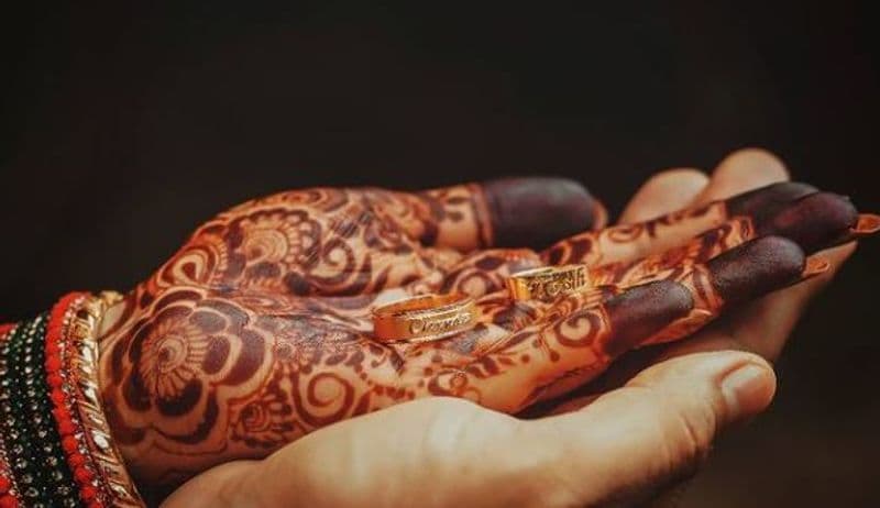 Malayalam actress Chandra Lakshman and Tosh Christy get hitched vcs