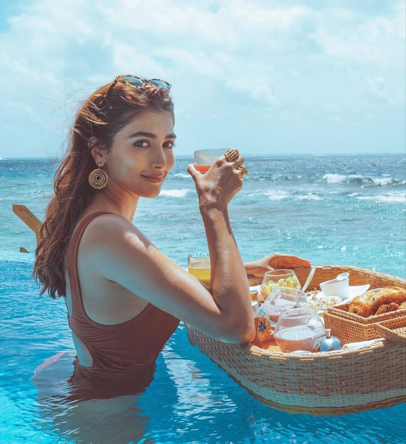 heroin pooja hegde enjoys her vacation in maldives shares pictures