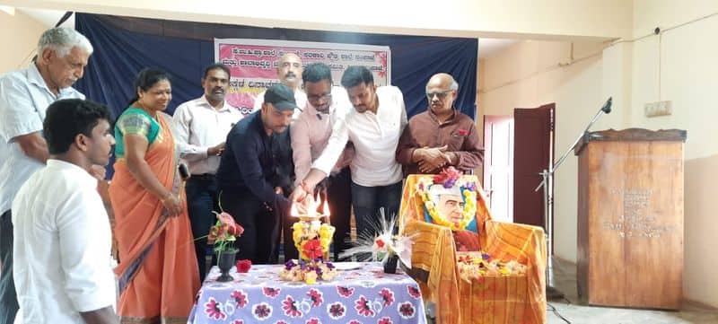 Students alumni group donates rs 2 41 lakh to save Kallugundi Govt kananda School  Dakshina Kannada rbj