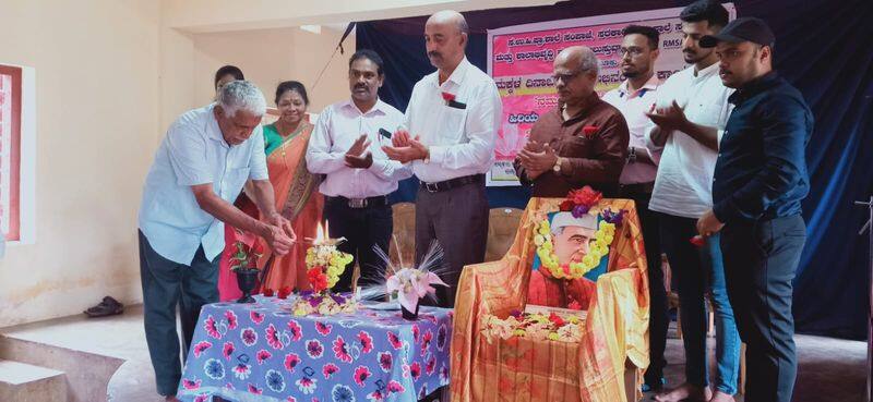 Students alumni group donates rs 2 41 lakh to save Kallugundi Govt kananda School  Dakshina Kannada rbj