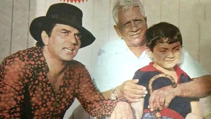 bobby deol share childhood photo with Dharmendra, bollywood actor look cute KPJ