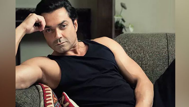 bobby deol share childhood photo with Dharmendra, bollywood actor look cute KPJ