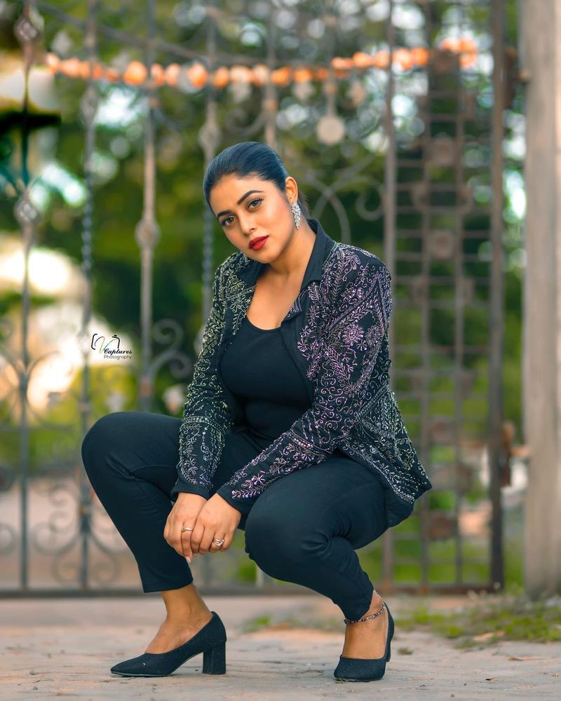 heorin poorna rises heat wears tight pants and coats