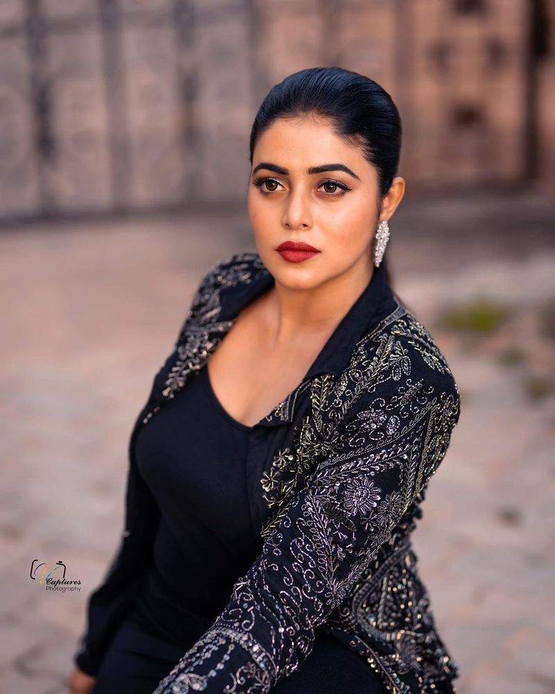 heorin poorna rises heat wears tight pants and coats