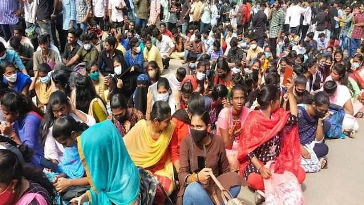 Students Held Protest against Karnataka Education Department in Bengaluru grg Students Held Protest against Karnataka Education Department in Bengaluru grg