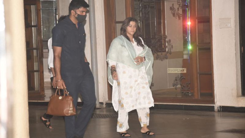 neelam kothari father prayer meet, neetu singh ekta kapoor and these bollywood celebs attend KPJ