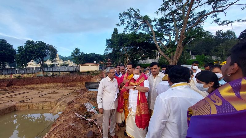 CM Basavaraj Bommai Visits Tirupathi Temple snr