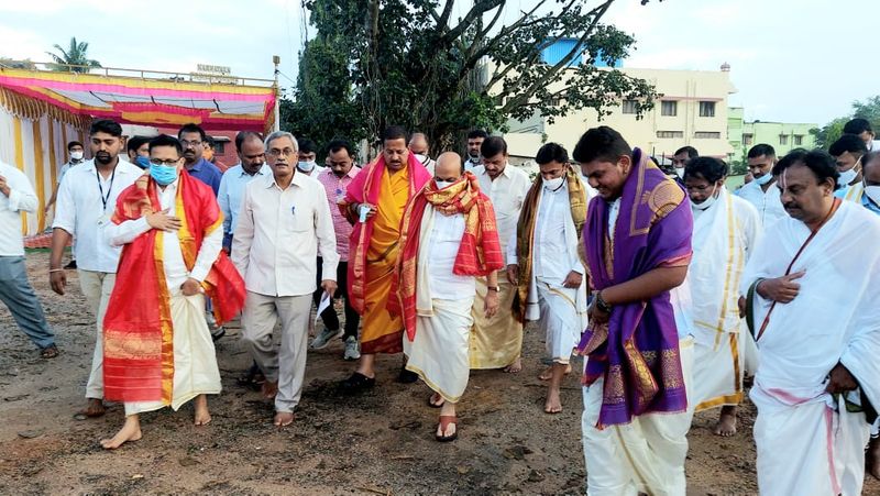 CM Basavaraj Bommai Visits Tirupathi Temple snr
