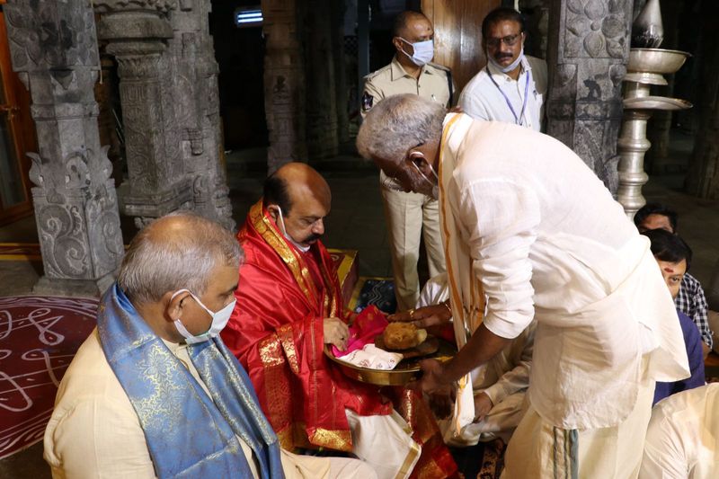 CM Basavaraj Bommai Visits Tirupathi Temple snr