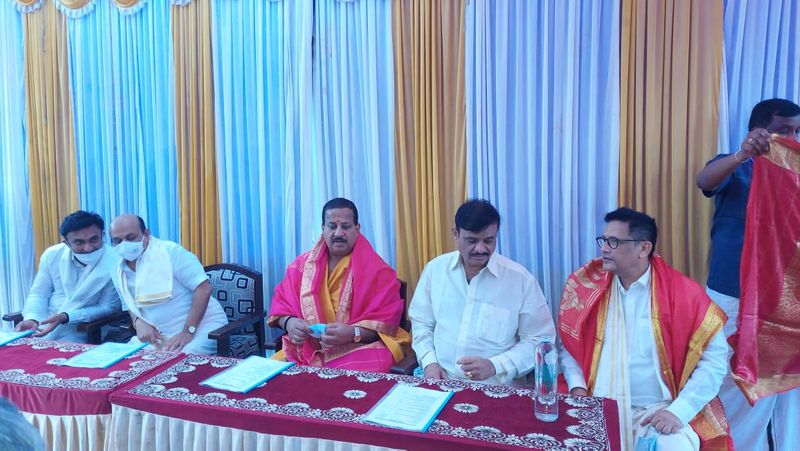 CM Basavaraj Bommai Visits Tirupathi Temple snr