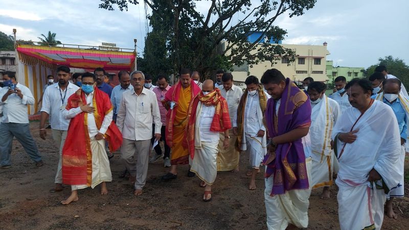 CM Basavaraj Bommai Visits Tirupathi Temple snr