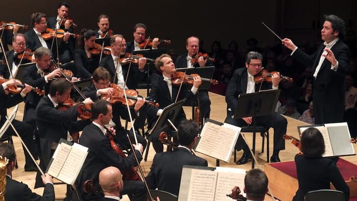Young Venezuelan classical musicians aim to bag Guinness record for largest orchestra gcw Young Venezuelan classical musicians aim to bag Guinness record for largest orchestra gcw