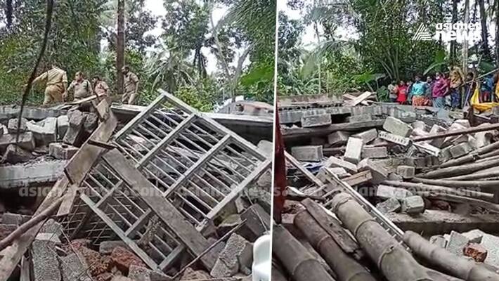 House under Construction collapses in kozhikode many injured House under Construction collapses in kozhikode many injured