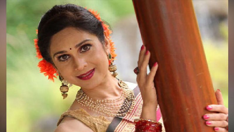 Meenakshi Sheshadri Birthday, bollywood actress life unknown facts KPJ