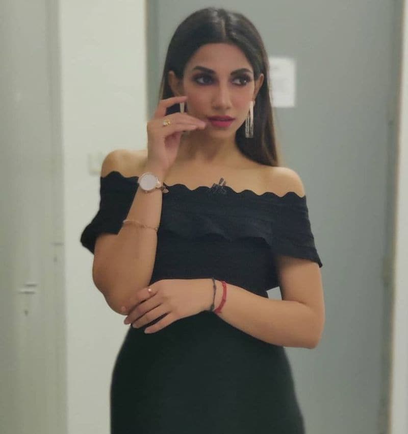 Vijay tv anchor Bhavna Balakrishnan latest stunning hot photos