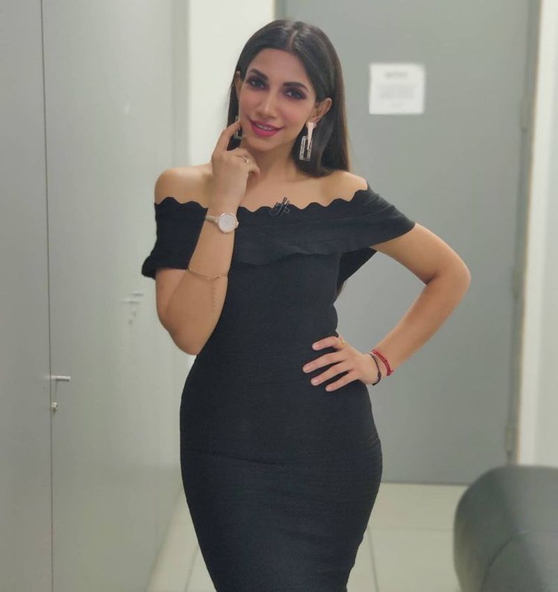 Vijay tv anchor Bhavna Balakrishnan latest stunning hot photos