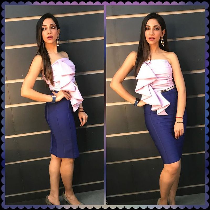 Vijay tv anchor Bhavna Balakrishnan latest stunning hot photos