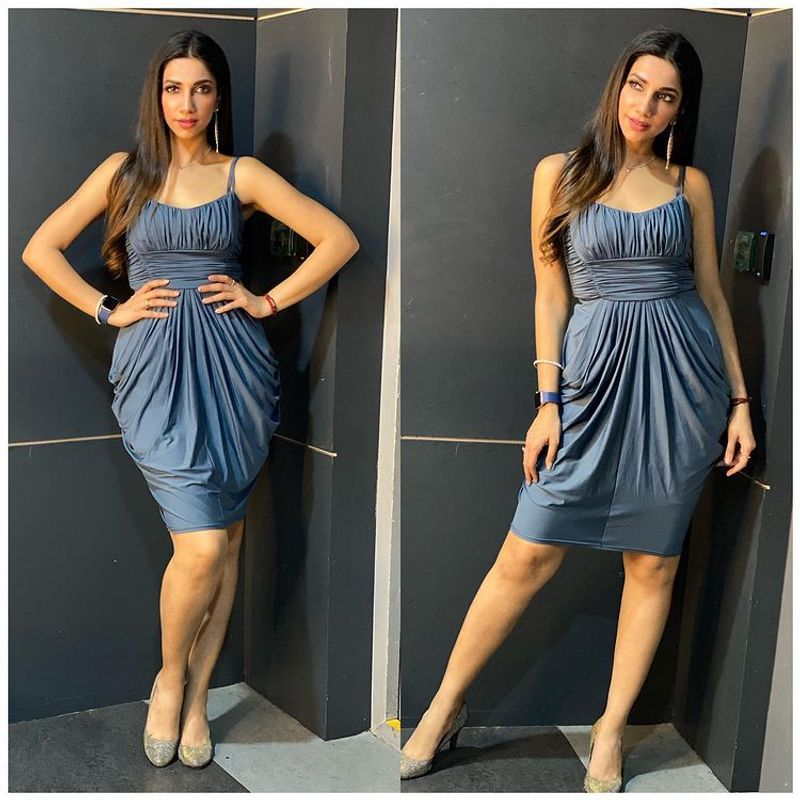 Vijay tv anchor Bhavna Balakrishnan latest stunning hot photos