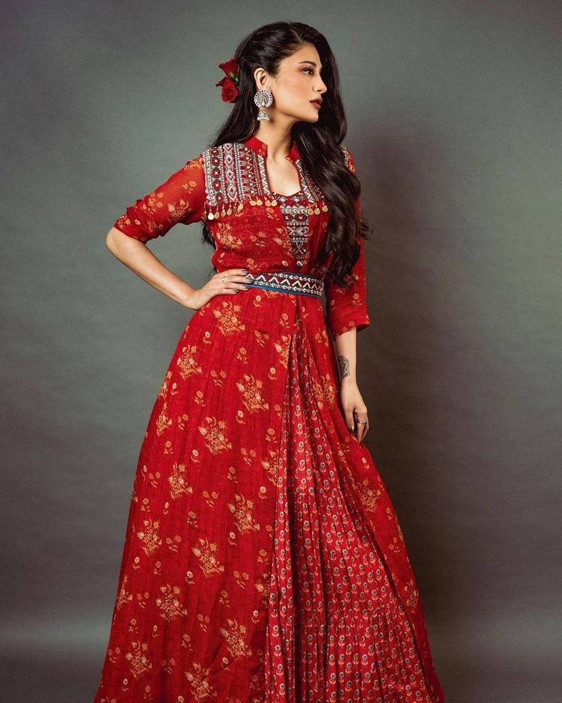 shruti haasan looks fabulous in red floral frack bold beauty enjoys success life