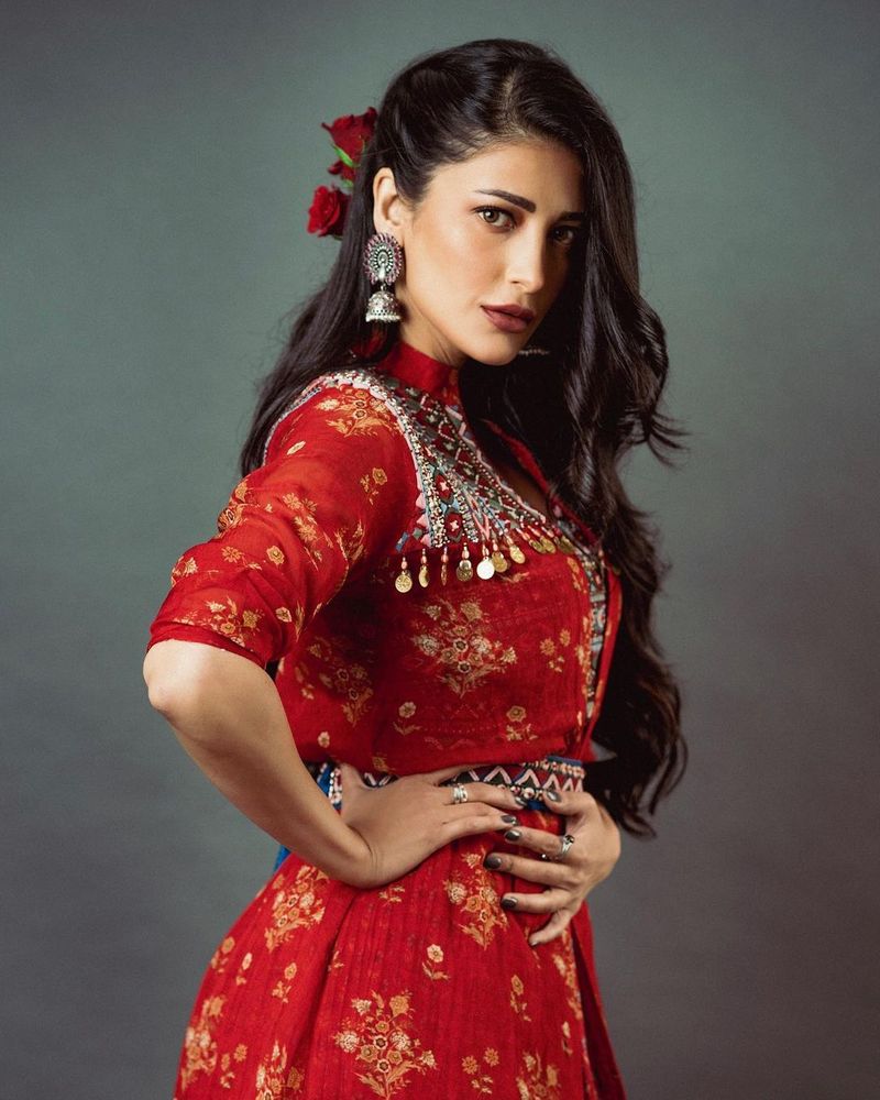 shruti haasan looks fabulous in red floral frack bold beauty enjoys success life