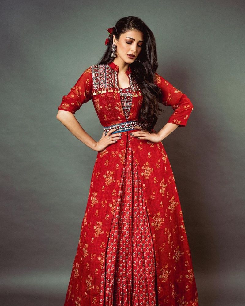 shruti haasan looks fabulous in red floral frack bold beauty enjoys success life