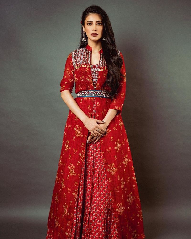 shruti haasan looks fabulous in red floral frack bold beauty enjoys success life