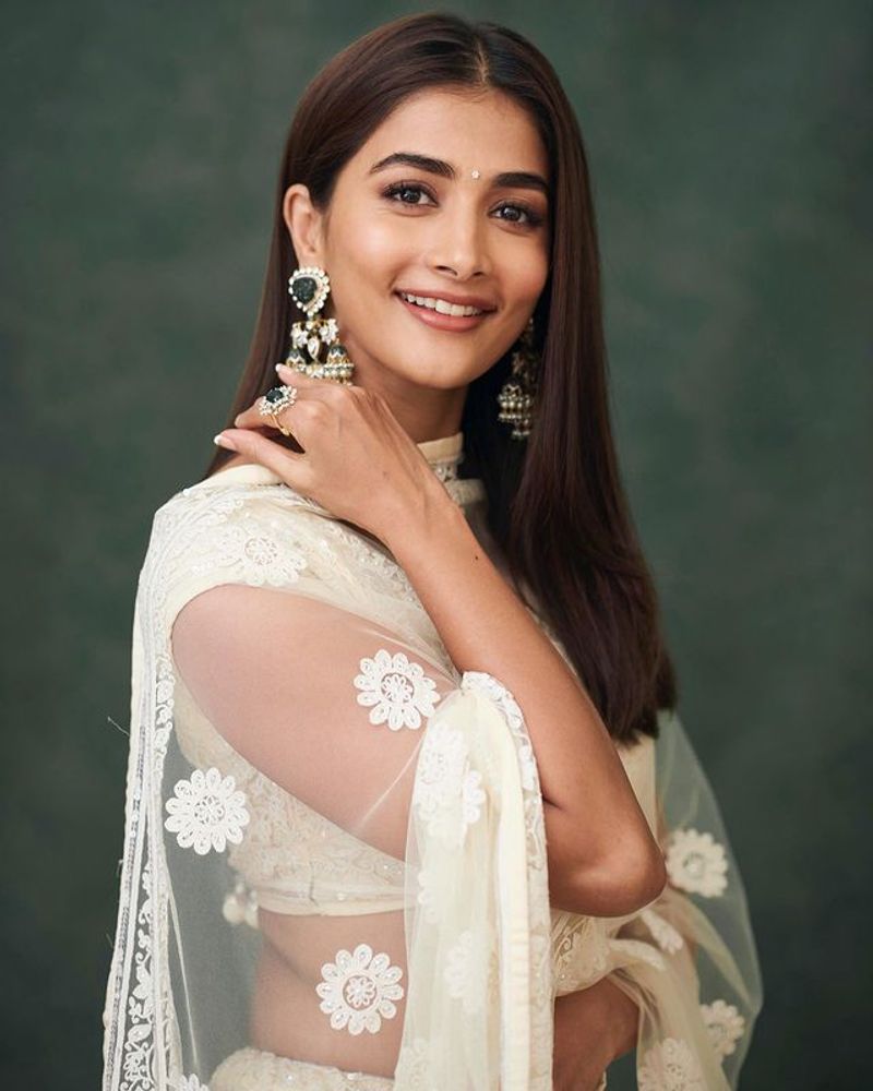 Pooja Hegde Bikini photos are mind blowing hot