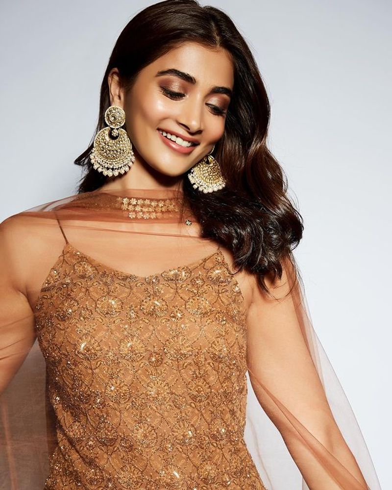 Pooja Hegde Bikini photos are mind blowing hot